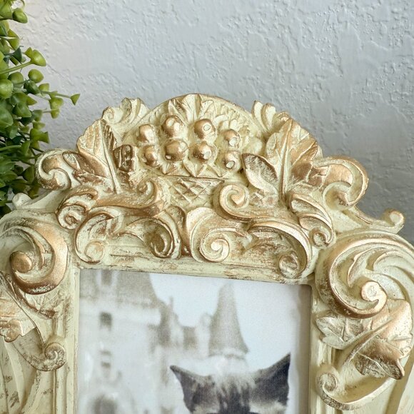 Vintage Ornate Cream and Gold Frame with Black cat - Picture 5 of 10